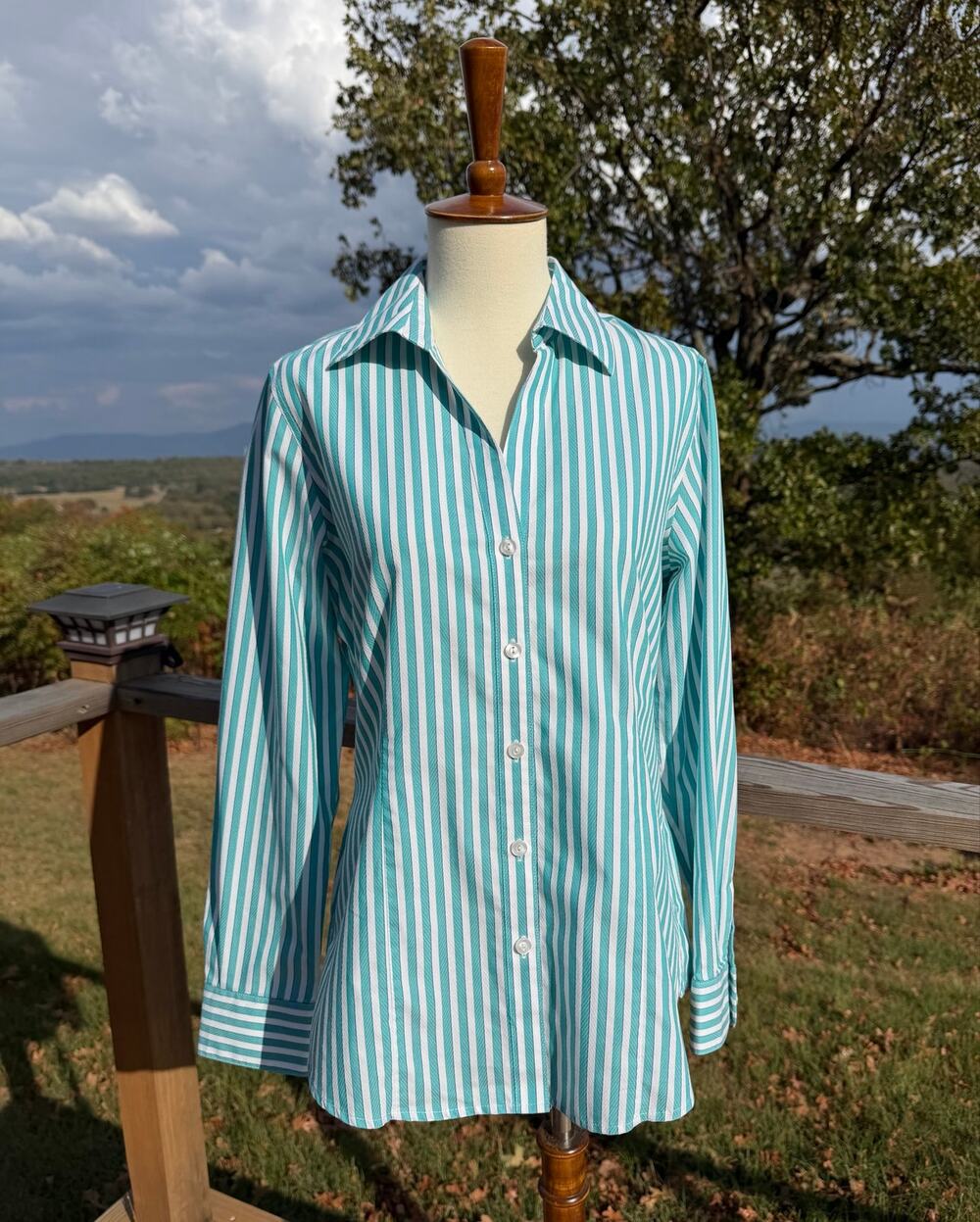Foxcroft Wrinkle Free Teal & White Striped Long Sleeve Button Up Women’s Size S